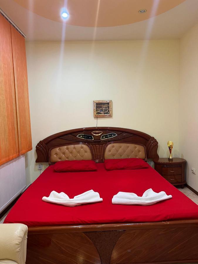 Aurora Boutique-Studio Premium Bed & Breakfast Букурещ Екстериор снимка