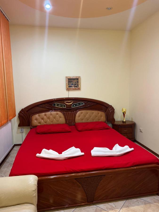 Aurora Boutique-Studio Premium Bed & Breakfast Букурещ Екстериор снимка